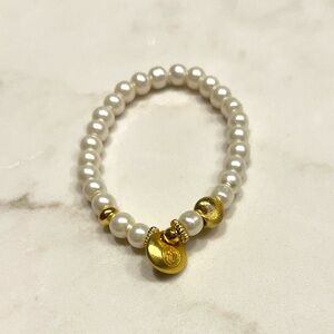 Elegant Pearl and Gold Beaded Bracelet With Chinese “Luck” Letter Handmade